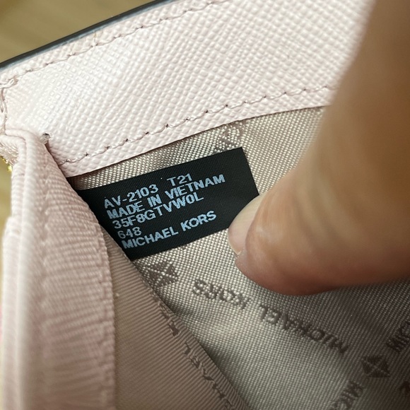 Michael Kors Wallet🎈🎈 - Picture 7 of 7